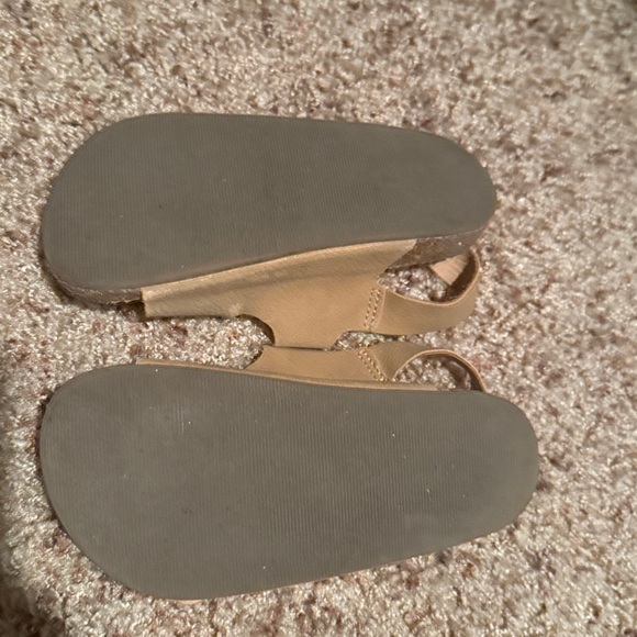 Old Navy Tan Kids Sandals with Buckles - Picture 2 of 4